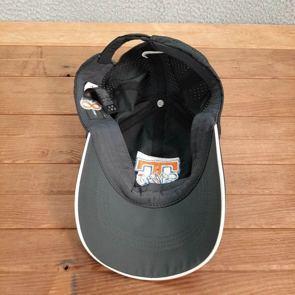 Nike Golf Hat Adult Black‎ White Strap Back Cap Elite T Swoosh Golfing Preppy